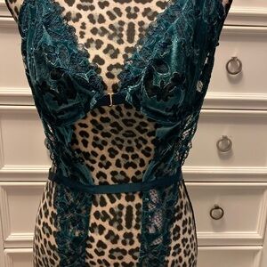 Victoria’s Secret Sz XL Green Velvet Cutout Lace Floral Bodysuit Teddy Nightie